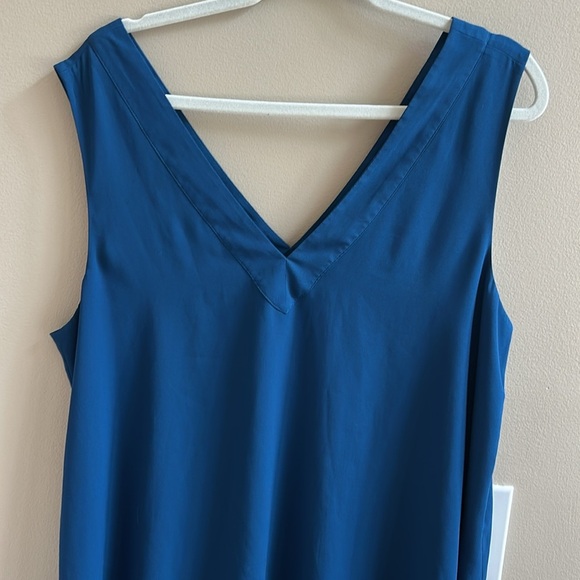 Lilly Pulitzer Blue Double V Neck Flowy Lined Sleeveless Blouse Size XL - Picture 2 of 9